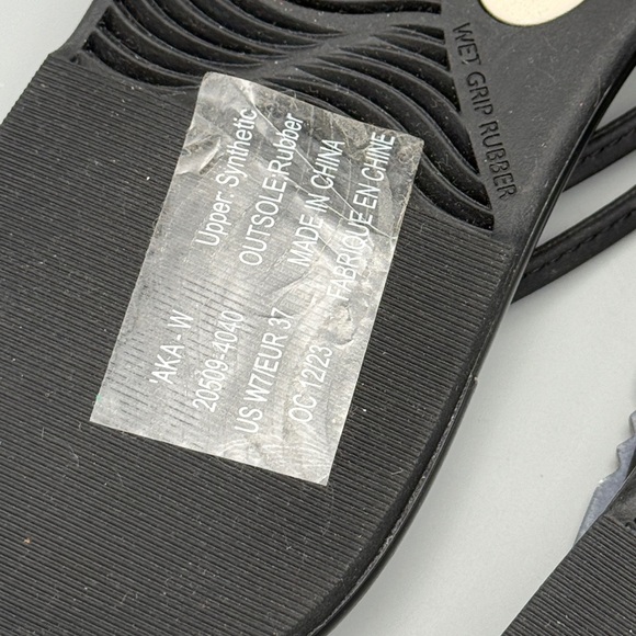 NWT OluKai ‘aka Sandals, in Black - Picture 14 of 14